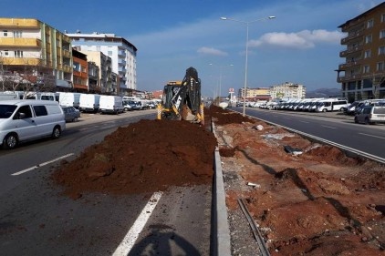 Nurdağı Belediyesi refüj çalışmalarını sürdürüyor