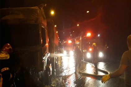 Nurdağı ilçesinde seyir halindeki TIR tünelde alev aldı 
