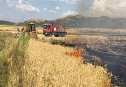 Nurdağı ilçesinde tarım arazisinde çıkan yangın büyük korkuya neden oldu