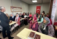 Nurdağı ve İslahiye ilçelerindeki depremzedeleri ziyaret etti