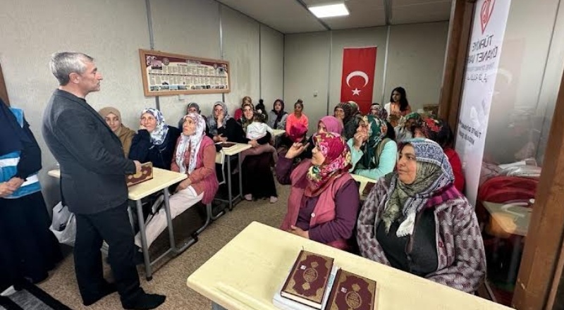 Nurdağı ve İslahiye ilçelerindeki depremzedeleri ziyaret etti
