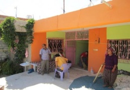 Nurdağı’nda 15 okul ve 80 ev boyandı 