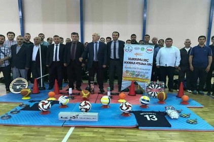 Nurdağı&#039;nda 51 okula spor malzemesi dağıtıldı 