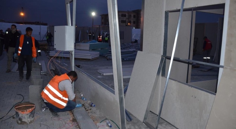 Nurdağı'nda depremzedeler için barınma çalışmaları devam ediyor