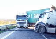 Nurdağı'nda iki tır çarpıştı, iki aracın sürücüsü de yaralandı