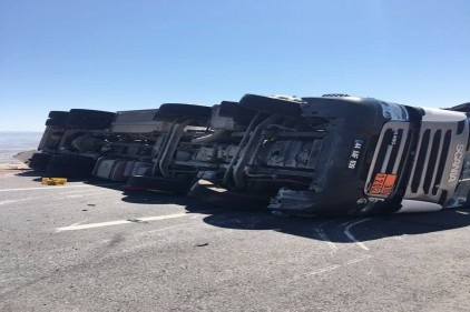 Nurdağı&#039;nda mazot yüklü tanker yan yattı 