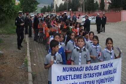 Nurdağı&#039;nda trafikte duyarlıyım yürüyüşü düzenlendi