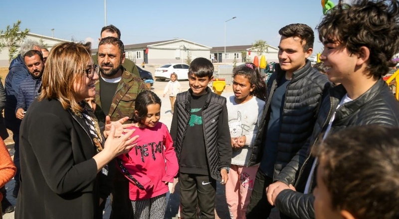 Nurdağı’nda vatandaşları ziyaret ederek çalışmaları inceledi
