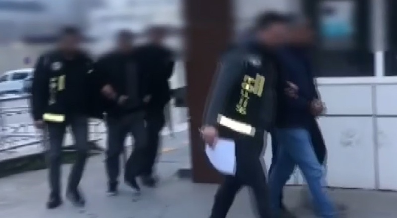 Nurdağı'nda yıkılan binalarla ilgili firari 2 şüpheli yakalandı