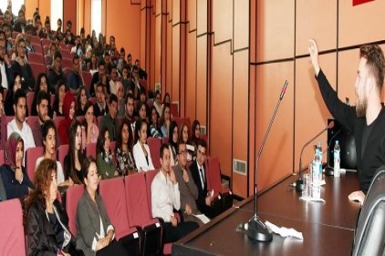 Ödüllü Şef Ömür Akkor Gaziantep Üniversitesi&#8217;ndeydi