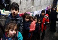 Odunlukta oturan 11 kişilik aile kampa yerleştirildi