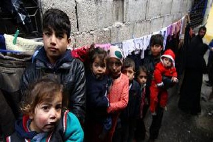 Odunlukta oturan 11 kişilik aile kampa yerleştirildi