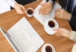 Ofis çalışanları serinlemek için çay ve kahveyi tercih ediyor