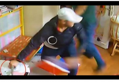 Oğlunu görmek için ekmek bıçağıyla kreşi bastı