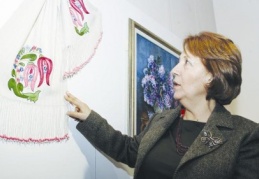 Oğlunu ve eşini kaybetti, acısını nakışa işledi