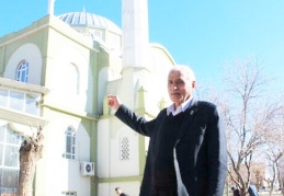 Oğlunun anısına cami yaptırdı