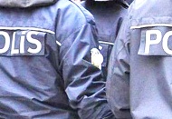‘Öğrenci avı'na çıkan polis, muhtarın evini bastı
