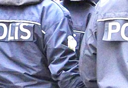 ‘Öğrenci avı'na çıkan polis, muhtarın evini bastı