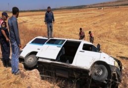 Öğrenci servisi devrildi 8’i çocuk 10 kişi yaralandı