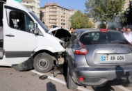 Öğrenci servisi kaza yaptı 