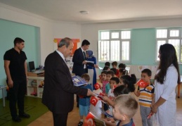 Öğrenci ve öğretmenlerin yeni eğitim yılını kutladı
