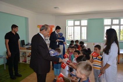 Öğrenci ve öğretmenlerin yeni eğitim yılını kutladı