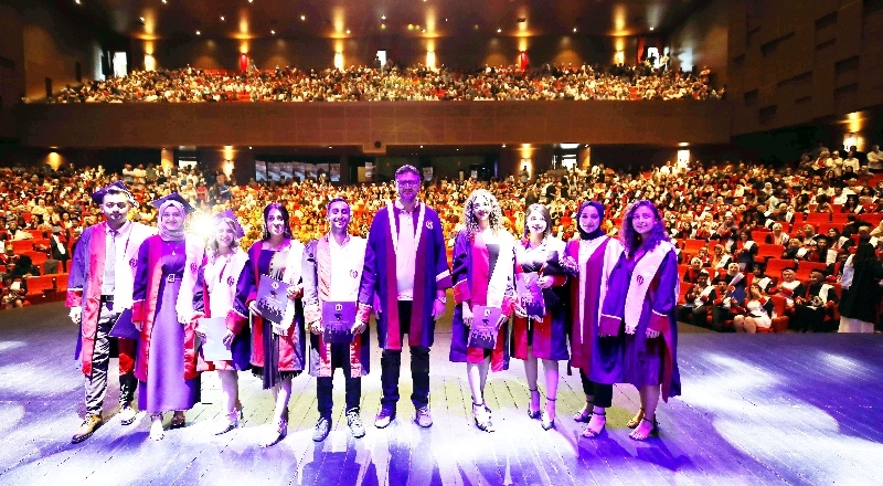 Öğrenciler, belgelerini aldı