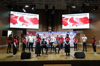Öğrenciler, Cumhuriyet Bayramı&#8217;nı kutladı 