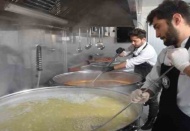 Öğrenciler depremzedeler için Şahinbey mobil aşevinde çalıştı