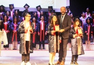 Öğrenciler diploma aldı, kep fırlattı