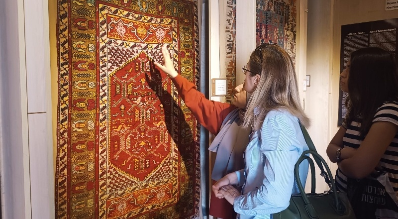Öğrenciler halı ve kilim müzesini ziyaret etti