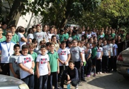 Öğrenciler harçlıklarını sokak hayvanları için biriktirdi 