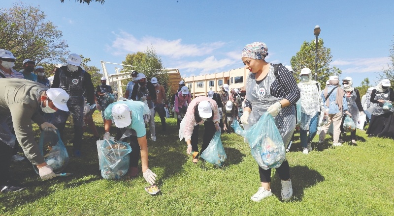 Öğrenciler, kampüsü temizledi