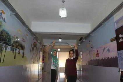 Öğrenciler kendi okullarının elektriğini üretiyor 