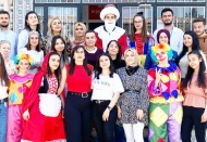 Öğrenciler kurumda bulunan çocuklara eğlenceli yüz boyama yaptı