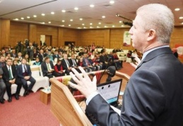 “Öğrenciler kütüphaneleri ne kadar çok kullanırsa, kendini o kadar zenginleştirir”