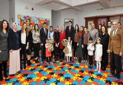 Öğrenciler merakla bekledikleri karnelerini aldılar