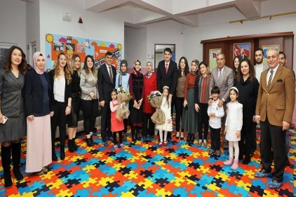 Öğrenciler merakla bekledikleri karnelerini aldılar