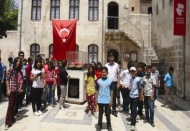 Öğrenciler müze geziyor