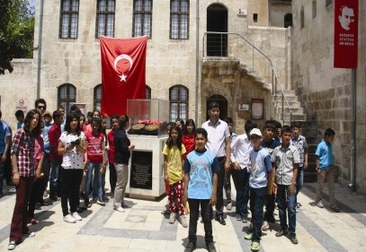 Öğrenciler müze geziyor