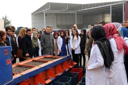 Öğrenciler sahada