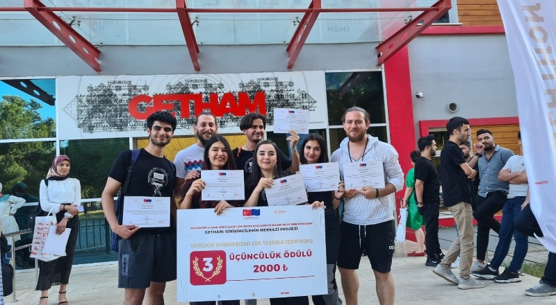 Öğrenciler "Şehrinin Ayakkabısını" tasarladı