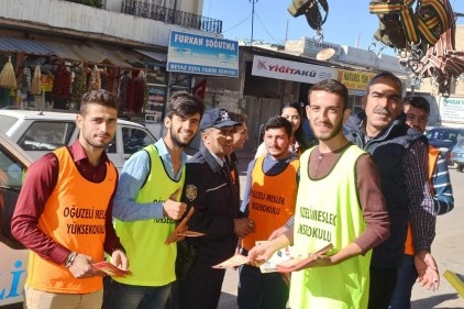 Öğrenciler, soba zehirlenmelerini  önlemek için halkı uyarıyor