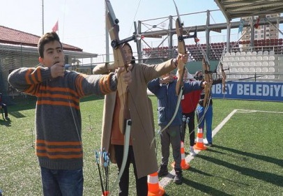 Öğrenciler, tatillerini spor tesislerinde değerlendirdiler