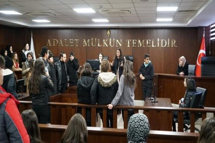 Öğrenciler, üniversite hayatını yakından tanıdı 
