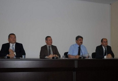 Öğrenciler üniversitenin ilk senesinde çalışmaya başlamalı