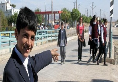 Öğrenciler üst geçit istiyor 