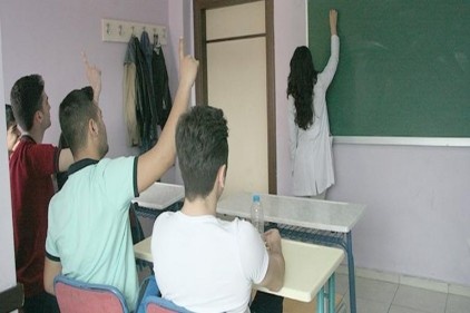 &#8220;Öğrenciler ve velileri şaşkın&#8221; , &#8220;Kafaları karışık&#8221;