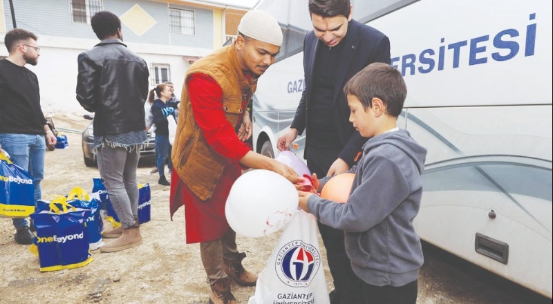 Öğrenciler, yardımları köylerde yaşayan ihtiyaç sahiplerine dağıttı