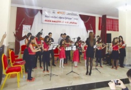 Öğrencilerden müzik dinletisi